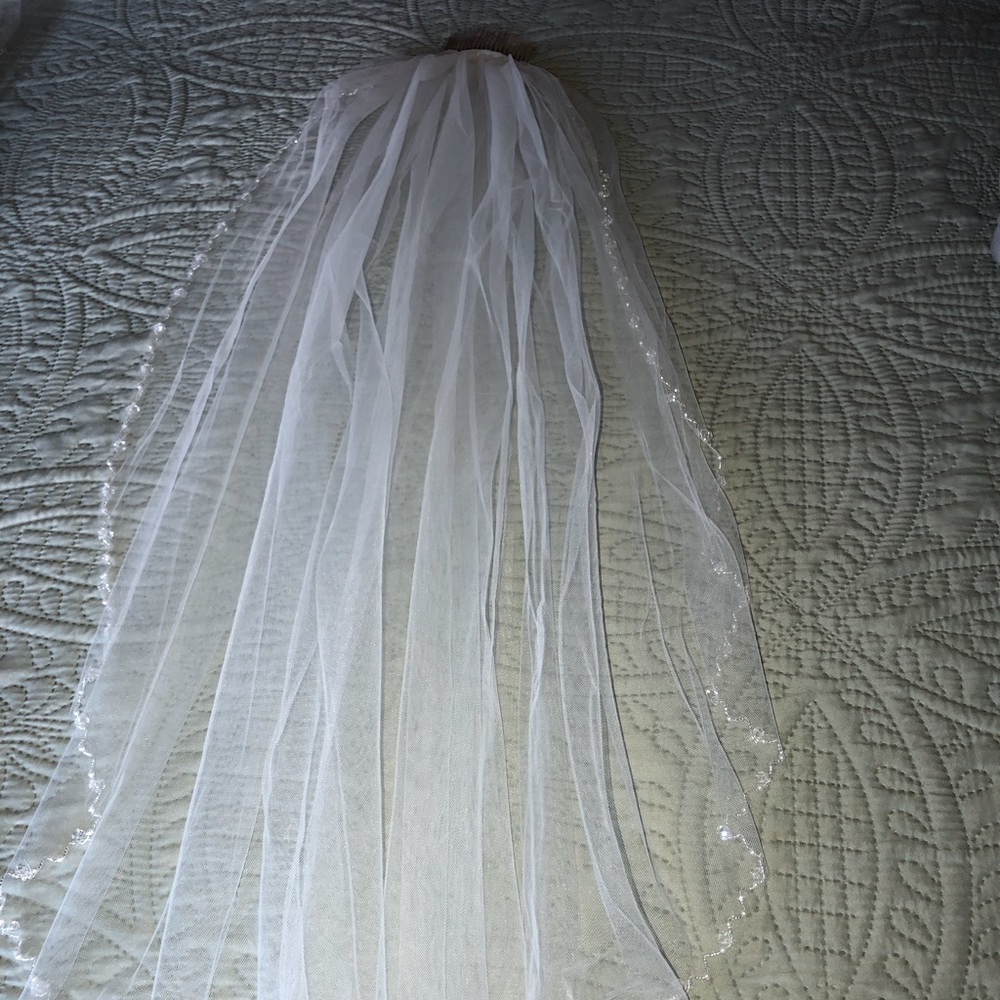 New never used- wedding veil